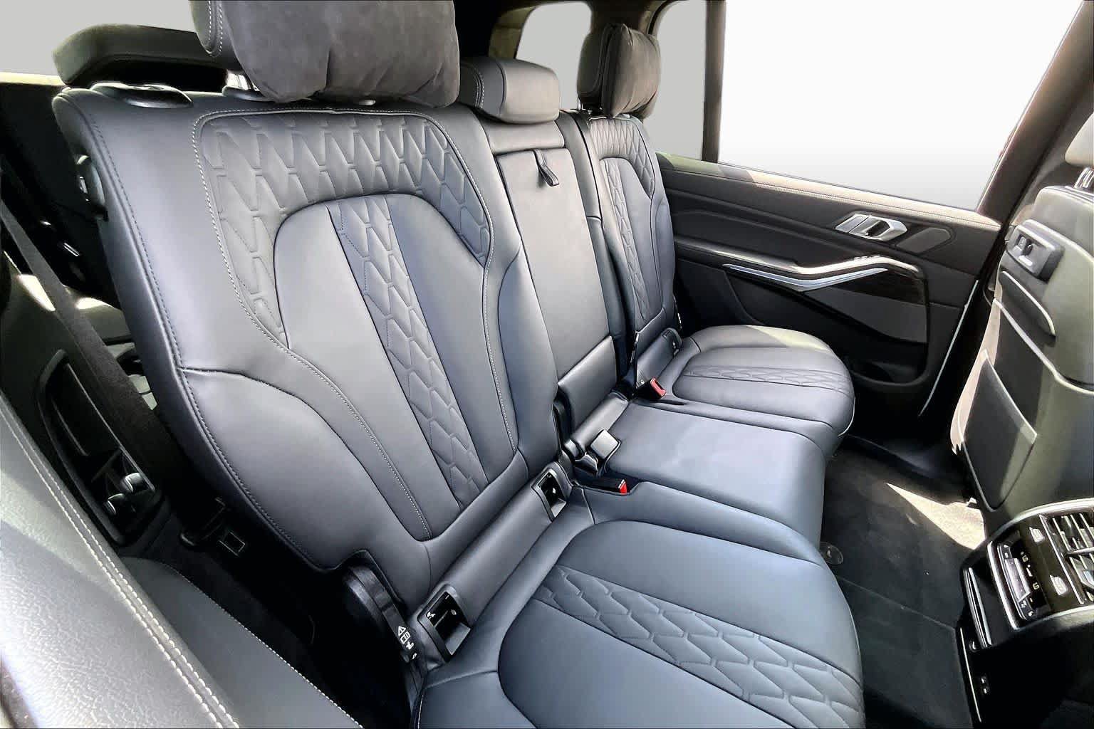 Used 2022 BMW X7 M50i w/ Cold Weather Package AWD/4WD image 18
