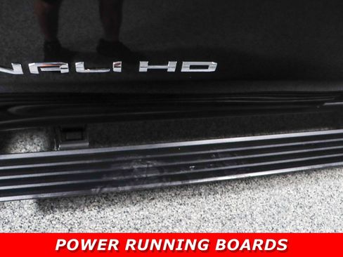 Used 2023 GMC Sierra 2500 Denali w/ Denali Black Diamond Edition image 13