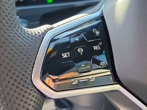 Certified 2022 Volkswagen Tiguan SE R-Line FWD image 19