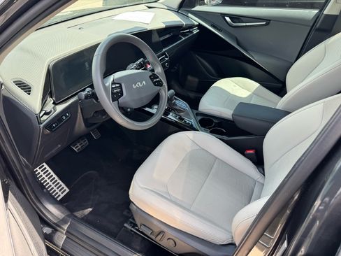 Certified 2024 Kia Niro EX Touring FWD image 6