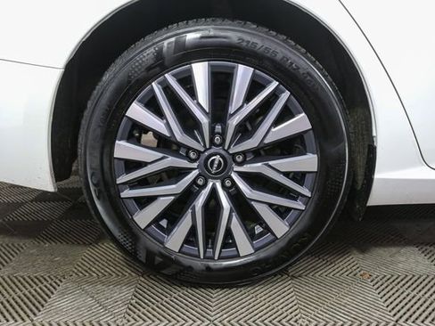 Used 2025 Nissan Altima 2.5 SV image 14