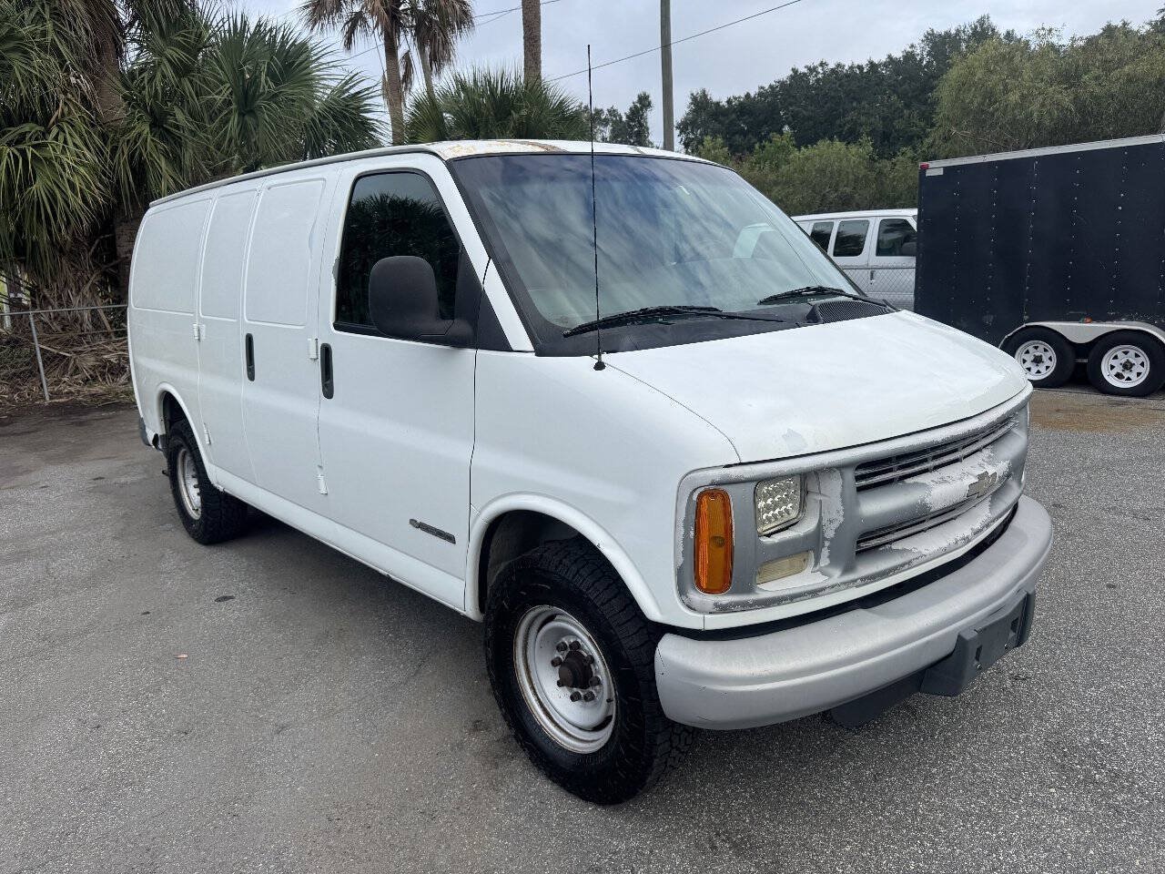 Used 2001 Chevrolet Express 2500 RWD image 2