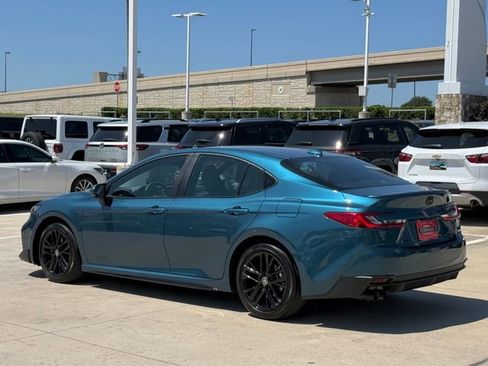 Used 2025 Toyota Camry SE w/ Convenience Package FWD image 6