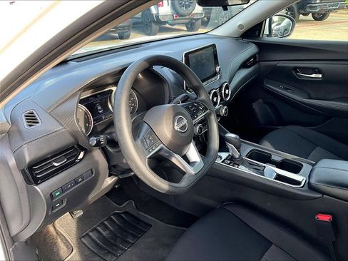 Used 2024 Nissan Sentra SV FWD image 8