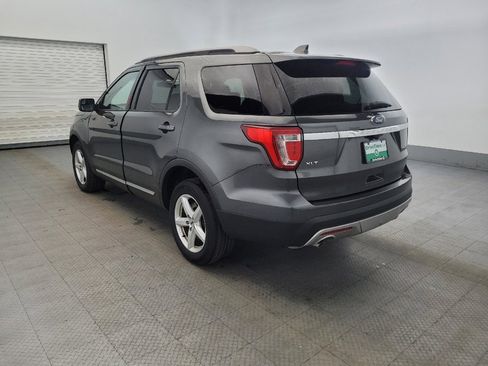 Used 2017 Ford Explorer XLT image 5