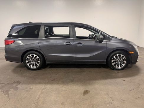 Used 2024 Honda Odyssey EX-L image 2