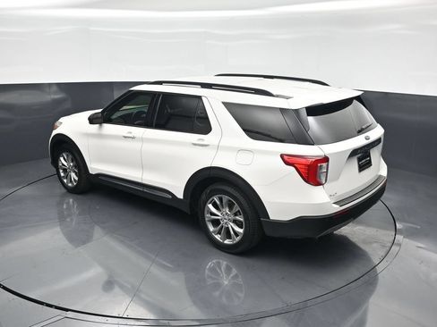 Certified 2021 Ford Explorer XLT w/ Equipment Group 202A RWD image 39
