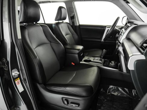 Used 2018 Toyota 4Runner SR5 Premium AWD/4WD image 29