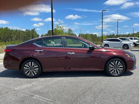 Used 2024 Nissan Altima 2.5 SV FWD image 17