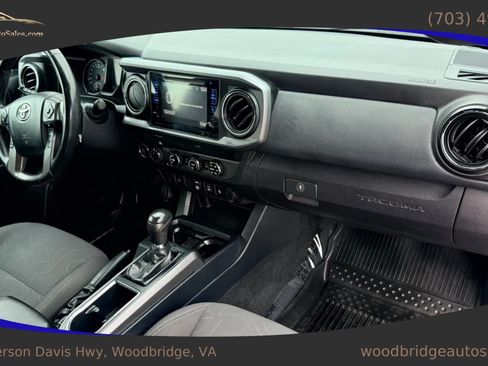 Used 2019 Toyota Tacoma TRD Sport AWD/4WD image 34