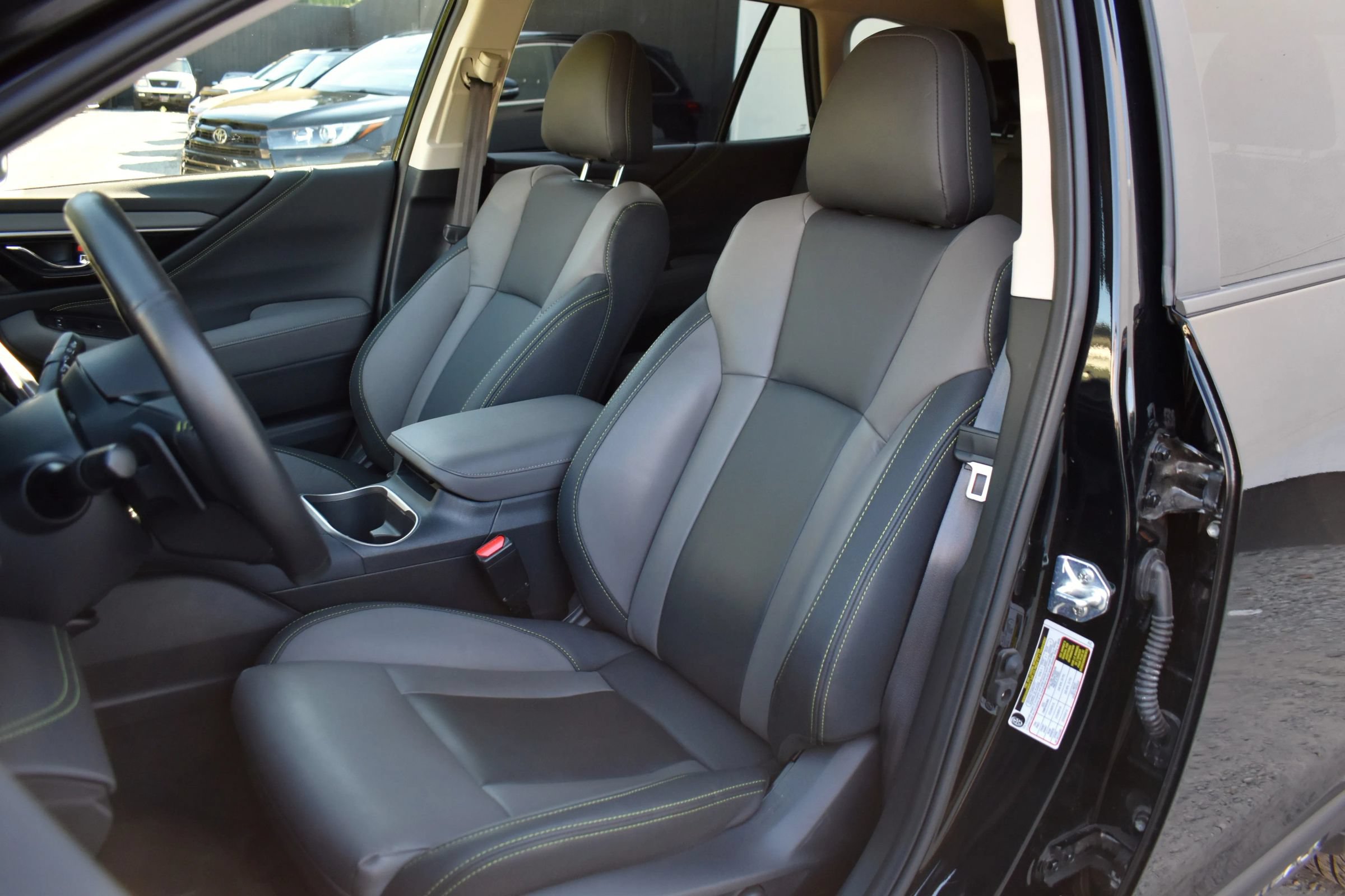 Used 2025 Subaru Outback Onyx Edition XT AWD/4WD image 11