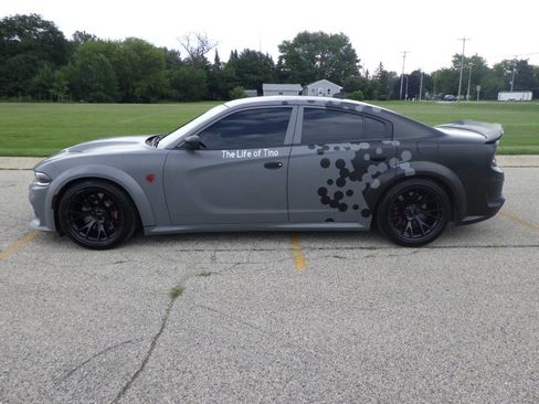 Used 2016 Dodge Charger SRT Hellcat RWD image 2