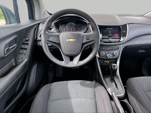 Used 2020 Chevrolet Trax LS FWD image 6