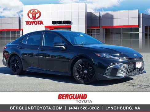 Certified 2025 Toyota Camry SE w/ Convenience Package FWD image 1