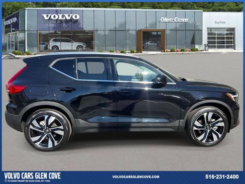 Certified 2025 Volvo XC40 B5 Plus w/ Climate Package image 4