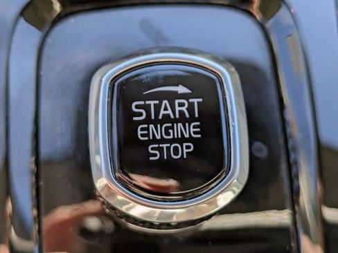 Certified 2022 Volvo XC90 T5 Momentum w/ Climate Package image 29