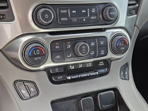 Used 2015 Chevrolet Suburban LT AWD/4WD image 25