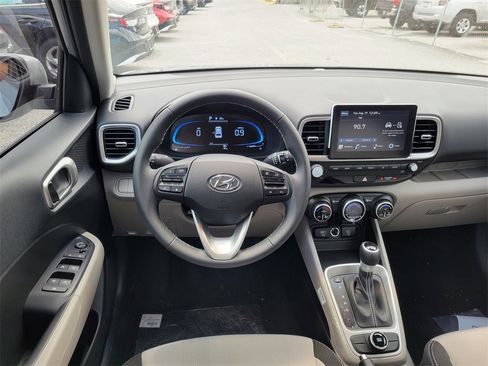 New 2025 Hyundai Venue SEL image 30