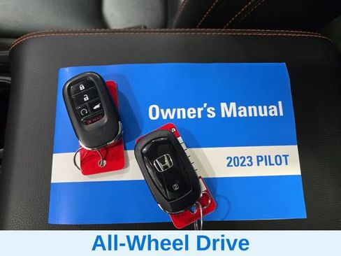 Certified 2023 Honda Pilot TrailSport image 18