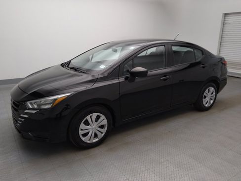 Used 2025 Nissan Versa S FWD image 2