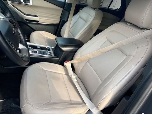 Used 2023 Ford Explorer XLT w/ Equipment Group 202A AWD/4WD image 21