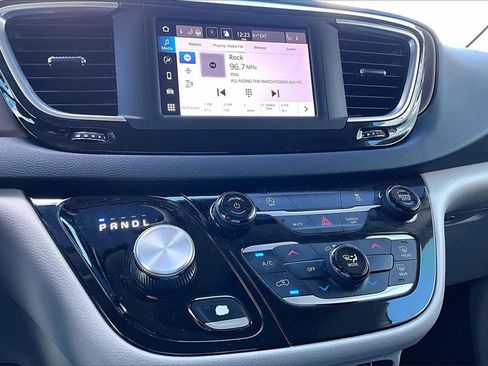 Certified 2023 Chrysler Voyager LX image 33