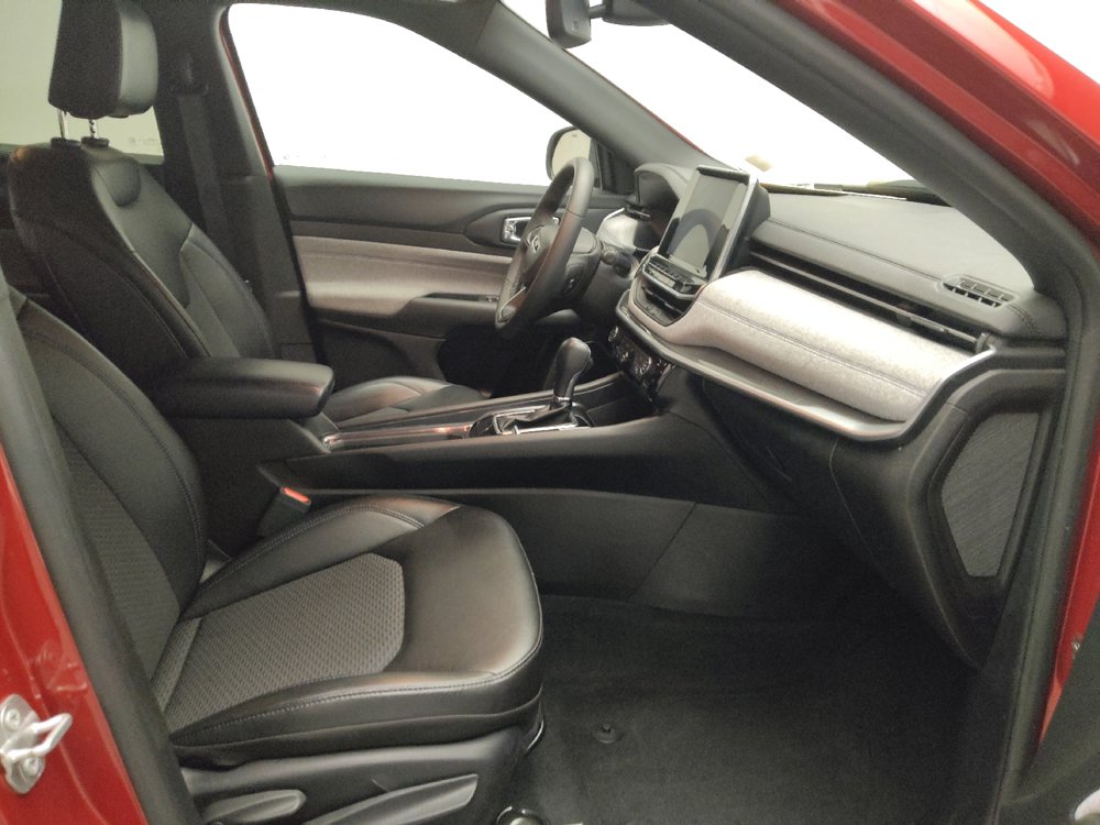 Used 2025 Jeep Compass Latitude w/ Sun & Sound Group AWD/4WD image 21