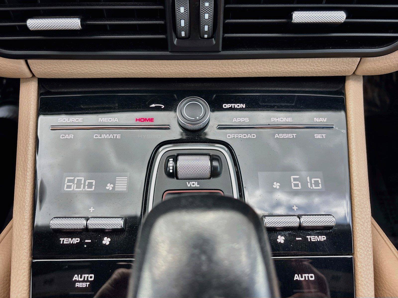 Used 2021 Porsche Cayenne Coupe AWD/4WD image 19