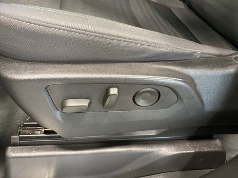 Used 2025 Chevrolet Silverado 1500 LT image 16