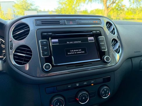 Used 2015 Volkswagen Tiguan S image 34