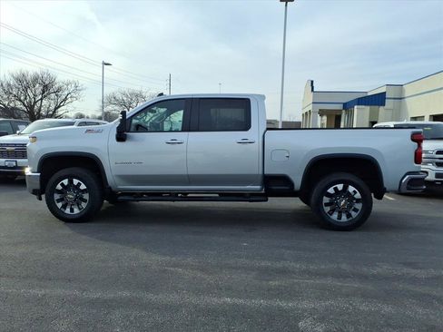 Used 2021 Chevrolet Silverado 2500 LT w/ Convenience Package image 4