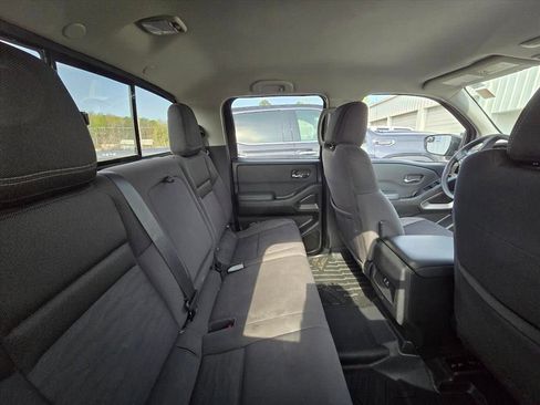 Used 2022 Nissan Frontier SV image 6