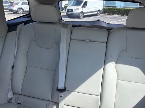 Used 2025 Volvo XC60 B5 Core AWD/4WD image 7