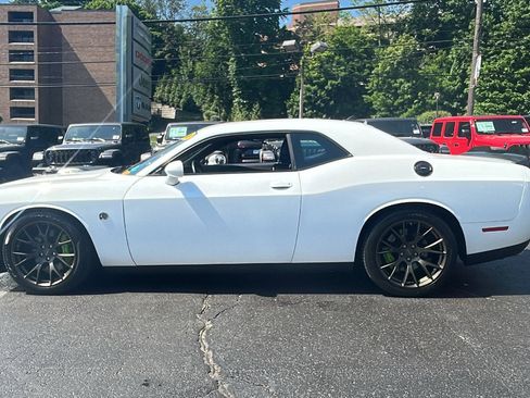 Used 2016 Dodge Challenger R/T Scat Pack RWD image 8
