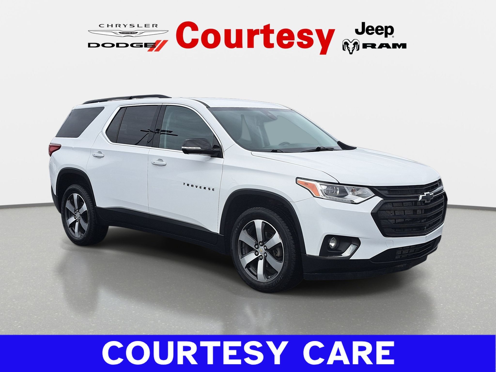 Used 2020 Chevrolet Traverse LT w/ LT Premium Package AWD/4WD image 1