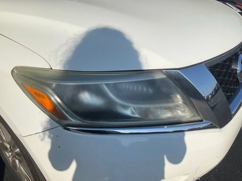 Used 2015 Nissan Pathfinder SV FWD image 2