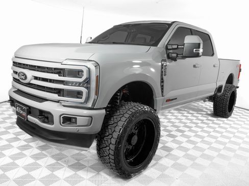 Used 2026 Ford F250 Platinum w/ Platinum Plus Package image 10