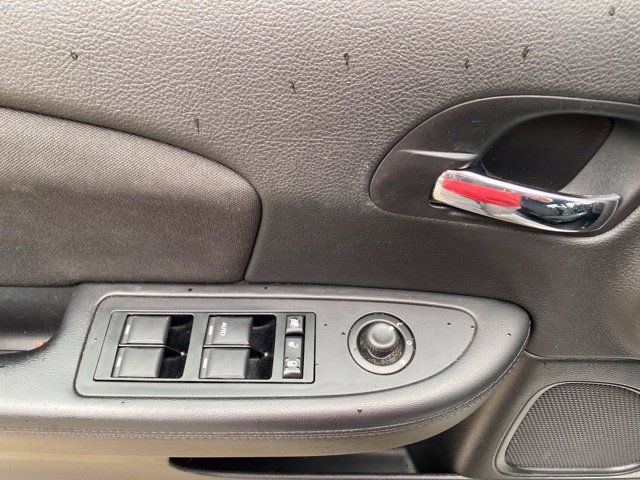 Used 2012 Chrysler 200 Touring FWD image 17