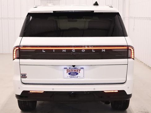 Used 2025 Lincoln Navigator Black Label image 8