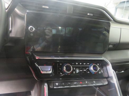 Used 2024 GMC Sierra 3500 Denali w/ Denali Reserve Package AWD/4WD image 10