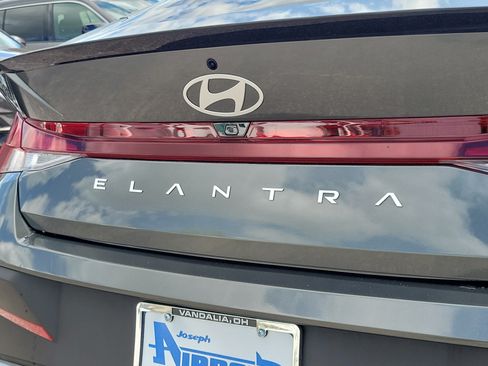 Used 2025 Hyundai Elantra Sport FWD image 6