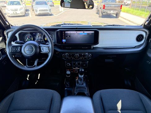 Used 2024 Jeep Wrangler Unlimited AWD/4WD image 15
