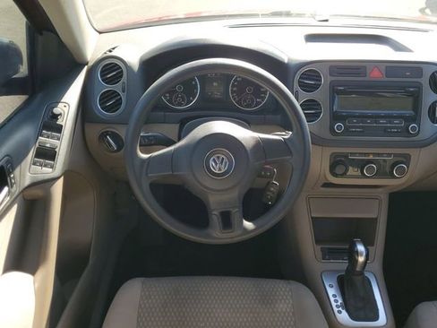 Used 2011 Volkswagen Tiguan S image 17