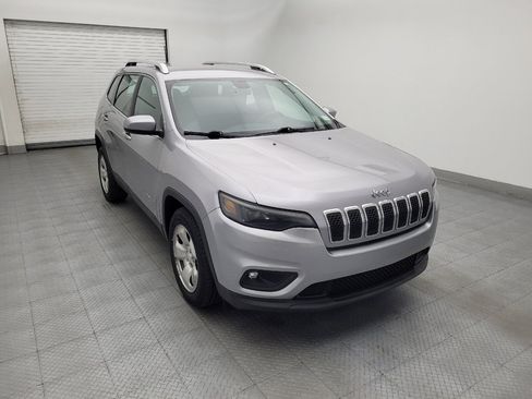 Used 2019 Jeep Cherokee Latitude w/ Cold Weather Group FWD image 13