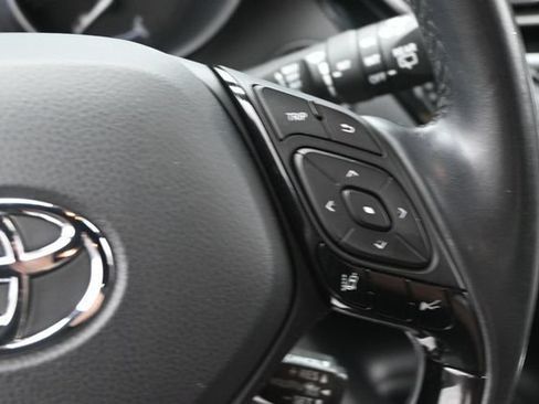 Used 2018 Toyota C-HR XLE FWD image 27