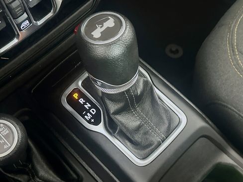 Used 2024 Jeep Wrangler Unlimited Sahara AWD/4WD image 24