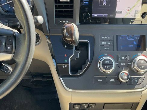 Used 2017 Toyota Sienna XLE w/ XLE Navigation Package AWD/4WD image 23