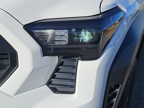 Used 2024 Toyota Tacoma TRD Off-Road image 10