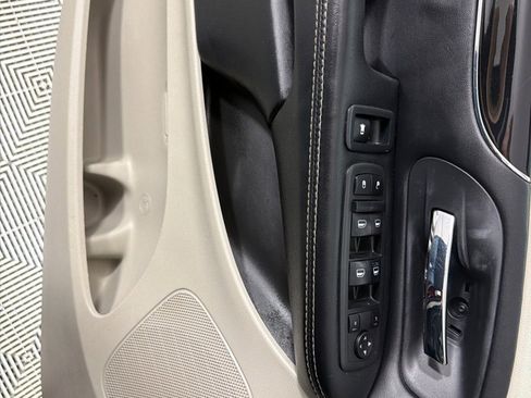 Used 2019 Dodge Grand Caravan SXT FWD image 11