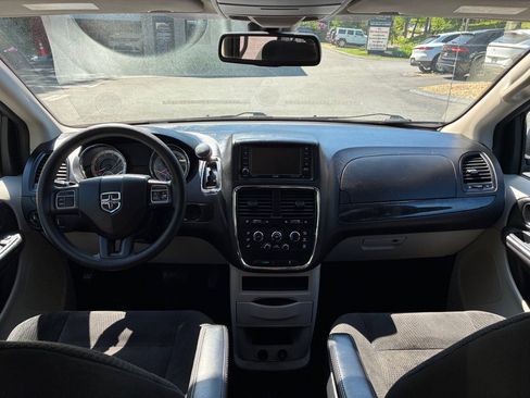 Used 2019 Dodge Grand Caravan SE FWD image 27